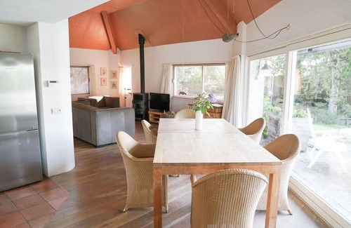 Midlaren House | Comfortabele Woning aan het Water met Hottub en Houtkachel
