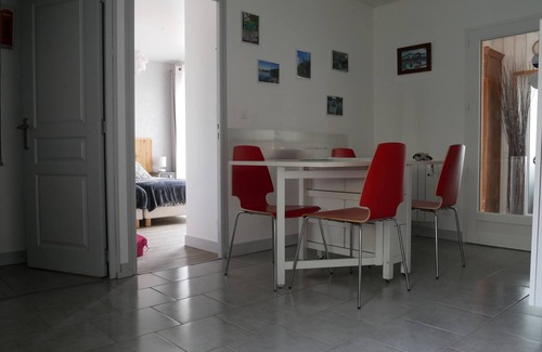 Montreuil-sur-Maine House | Comfortable furnished tourist cottage