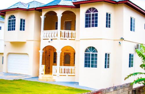 Santa Cruz House | Comfortable 1 bedroom with bath