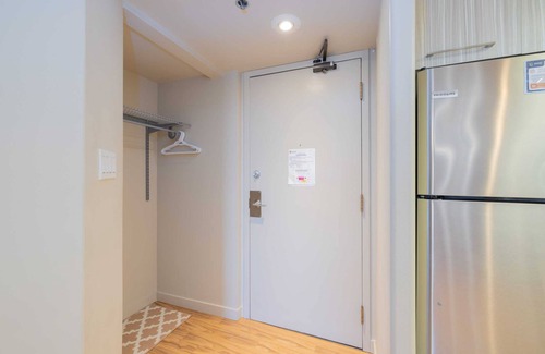 Saskatoon Downtown Apartment | Comfortable 1BR Retreat in Downtown. Fully Equipped with Wi-fi and Parking Space
