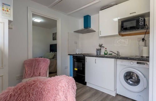 Basildon Apartment | Comfortable 2 Bed Apartment| Pass the Keys