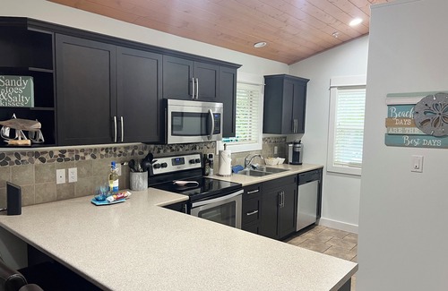 Regional District of Nanaimo Cottage | Comfortable 2 bedroom 2 bathroom cottage. Pet friendly!