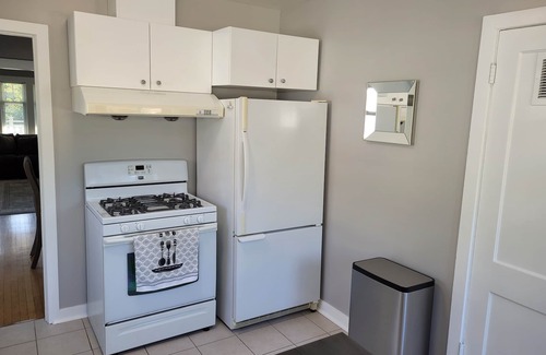 Phinney Ridge House | Comfortable 2-bedroom, 2 decks, walking neighborhood, & minutes to downtown.