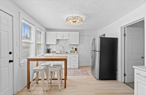Detroit - Shoreway House | Comfortable 2-Bedroom House In Cleveland 1330
