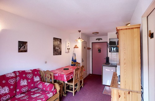 Les Bruyeres Apartment | Comfortable 2-room apt for 4, ski-in/ski-out, wifi, parking