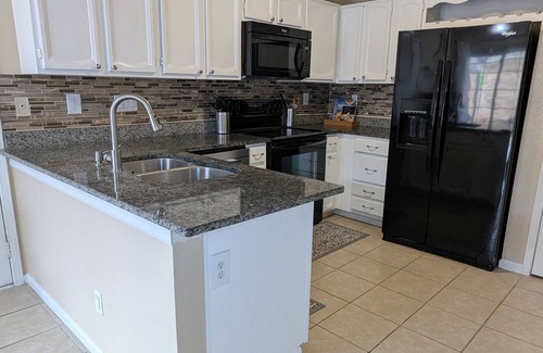 Northeast Carrollton House | Comfortable 3 Bed 2 bath pet friendly home for 30 day stays