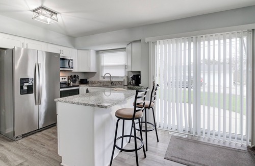 Waukesha House | Comfortable 3 Bedroom with King bed in Waukesha