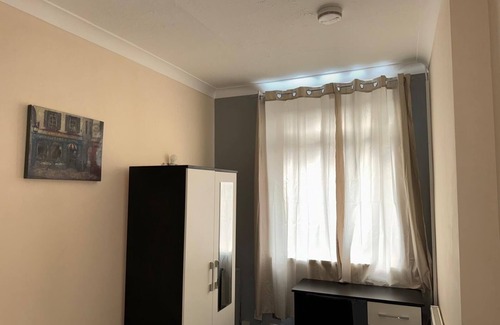 Wyken House | Comfortable 4-bedroom house close to Coventry city centre