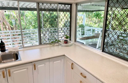 Sunshine Coast House | Comfortable 5 bed Boho Beachhouse -200m beach/lake