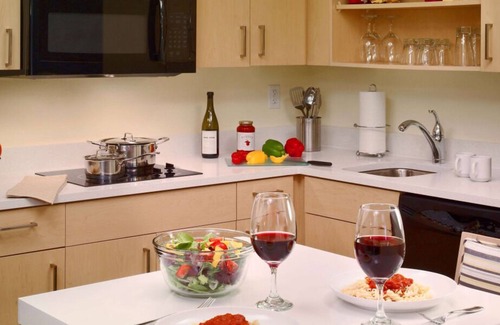 Burlington House | Comfortable Accommodation w/ Free Bfast & Parking, Kitchen, Outdoor Pool!