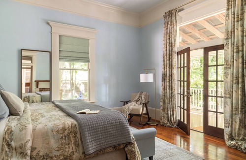 Athens Bed & Breakfast | Comfortable and Chic 1 bedroom/1 bathroom Suite