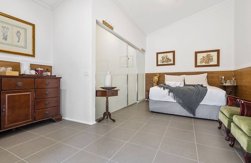 Kyneton Bed & Breakfast | Comfortable and Lovely Bodkin Cottage - Room 1