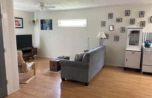 Greeneville Apartment | Comfortable and Modern Cottage, 10 Minutes from Tusculum University.