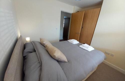 Beeston Apartment | Comfortable and spacious 2 bedrooms Free parking
