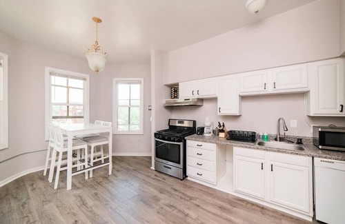 Manchester Apartment | Comfortable and Walkable - Off-Street Parking