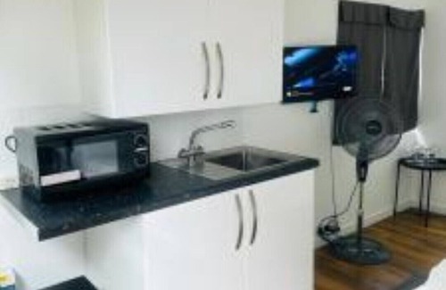 Grays Apartment | Comfortable Annex