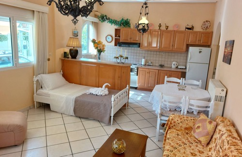 Itea Apartment | "Comfortable Apartment Near the City Center and the Sea