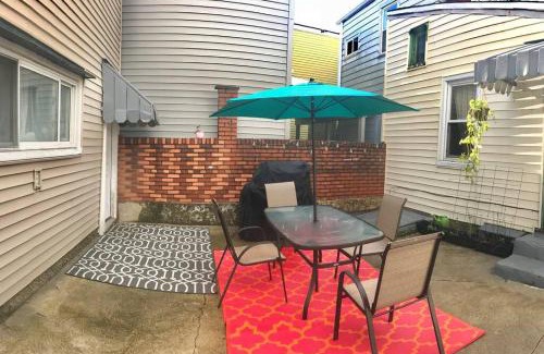 Bloomfield Apartment | Comfortable Apartment - Pittsburgh's Little Italy