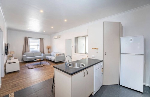 Ballarat East House | Comfortable Black Hill Cottage