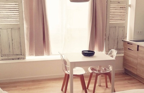 Le Creusot Apartment | Comfortable bohemian style studio in the heart of Creusot town