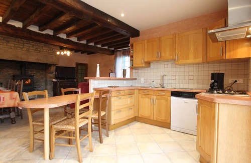 Tirepied Cottage | Comfortable cottage with private garden, pets allowed