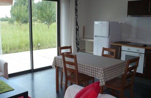 Saint-Androny Cottage | Comfortable cottage (2 *), quiet and bright, vineyards and estuary, with swimming pool