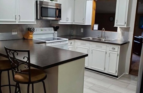 Gaines Cottage | Comfortable Cottage That is Close to Area Attractions