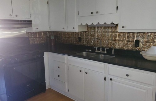 Charleston House | Comfortable Cozy Walk to CAMC King WiFi Remodeled