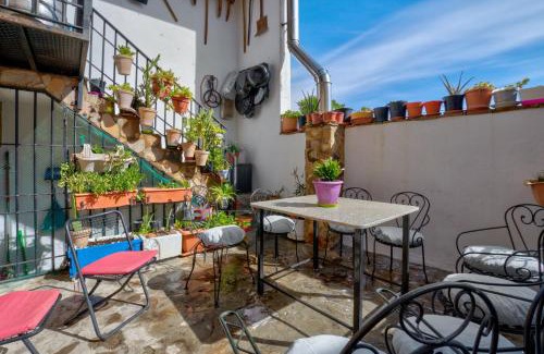 Puebla de Don Rodrigo Villa | Comfortable Villa in Puebla de Don Rodrigo with Private Pool