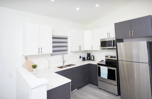 St. James House | Comfortable home near airport