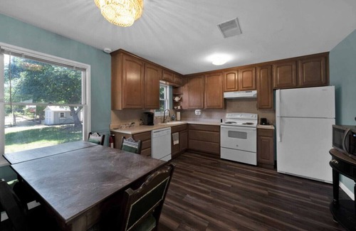 Redding House | Comfortable home near river access trail