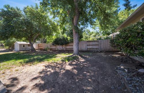 Redding House | Comfortable home near river access trail