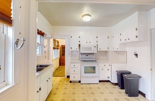 Odenton House | Comfortable home with a work desk, washer/dryer, streaming, & internet