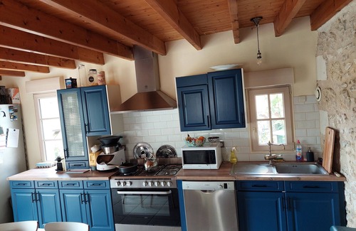 Amboise House | Comfortable house with swimming pool in season for 8 people close to all amenities