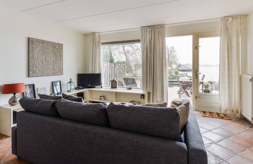 Groenlandsekade Apartment | Comfortable lakeside apartment near Amsterdam (27a)