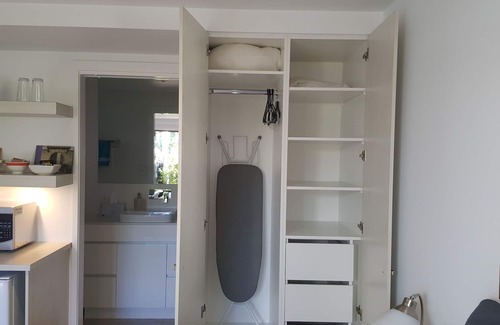 Woolloongabba Apartment | Comfortable, modern, private studio close to CBD