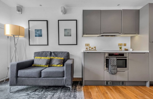 Cantelowes Apartment | Comfortable One Bedroom Apartment in Camden Road