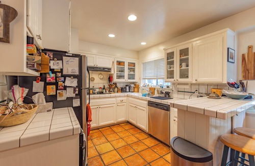 Ojai House | Comfortable, pet-friendly 2-bedroom plus office home in gorgeous Ojai. 30+days.