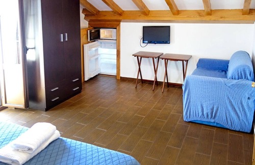 Valdes Bed & Breakfast | Comfortable room for 2 pax BBQ garden in coastal town