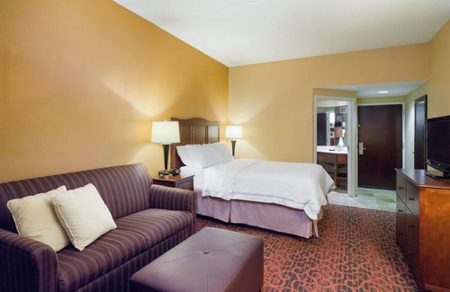 Carlisle Hotel | Comfortable Room Near I-76 with Free Breakfast – Perfect for Leisure and Work