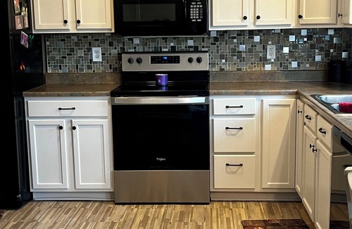 Christiansburg House | Comfortable stay for your family, friends and/or groups of 8 people.