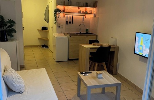 Pasteur Apartment | Comfortable studio with unobstructed view