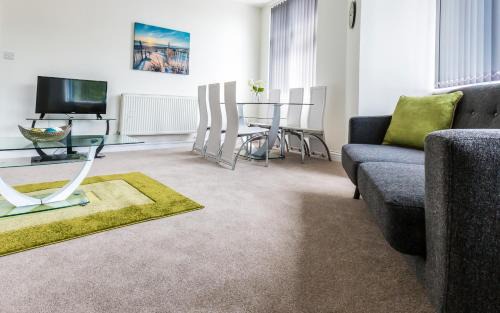 Swindon Apartment | Comfortable Swindon Town Centre Apartments, FREE Parking, sleeps up to 8
