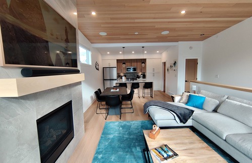 Teepee Town Ski Chalet | Comfortable Townhome w/Stunning Views, 4 bdrms, Deck, & Fireplace