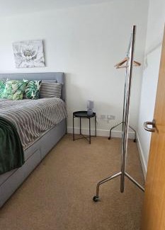 Dudden Hill Apartment | Comfortable Two Bedroom Flat For 6 People's