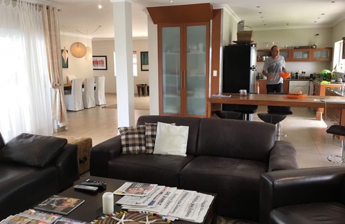 Heldervue House | Comfortable vacation home in Somerset West/South Africa for 6 people, with pool.