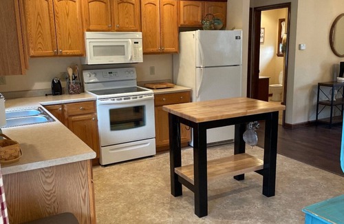 Orchard Park House | Comfortable welcoming retreat 1 mile from Highmark Stadium.