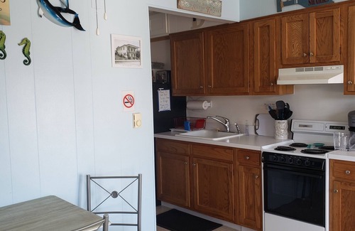 Wildwood Condo | Comfortably Close RENTING 25 yrs and older No Exceptions-Top Floor, no Pets!