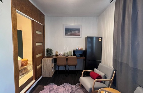 Renmark Apartment | Comforting Stay with Spacious & Serene Bath