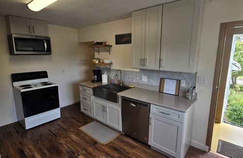 Cathlamet Apartment | Comfy 2-bedroom apartment in Charming Cathlamet